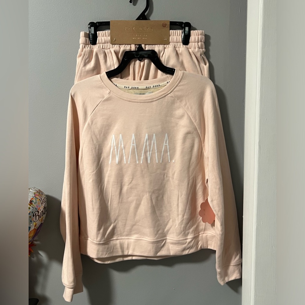 Women’s “MAMA” sweatshirt and drawstring short set.